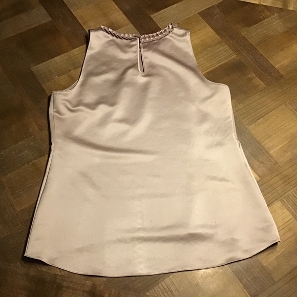 Tahari gold sleeveless blouse - Picture 3 of 4